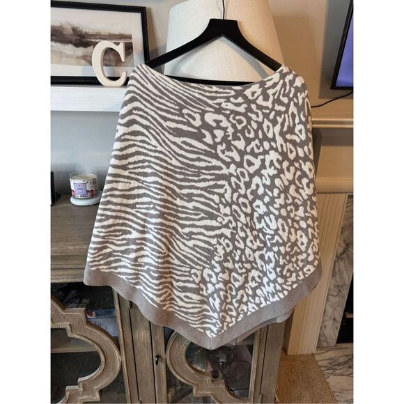 Barefoot Dreams NWOT Cozy Chic Ultra Lite Ocean Dreams Animal Print Poncho One S - Picture 6 of 11